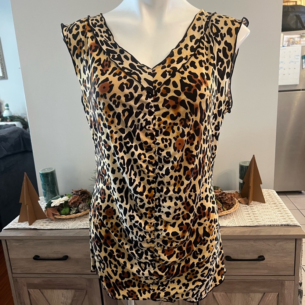 Essentials by Milano leopard tank